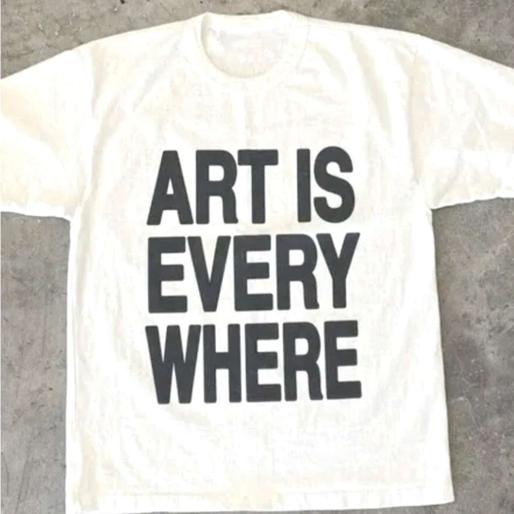 XXL NWT Art is everywhere tee